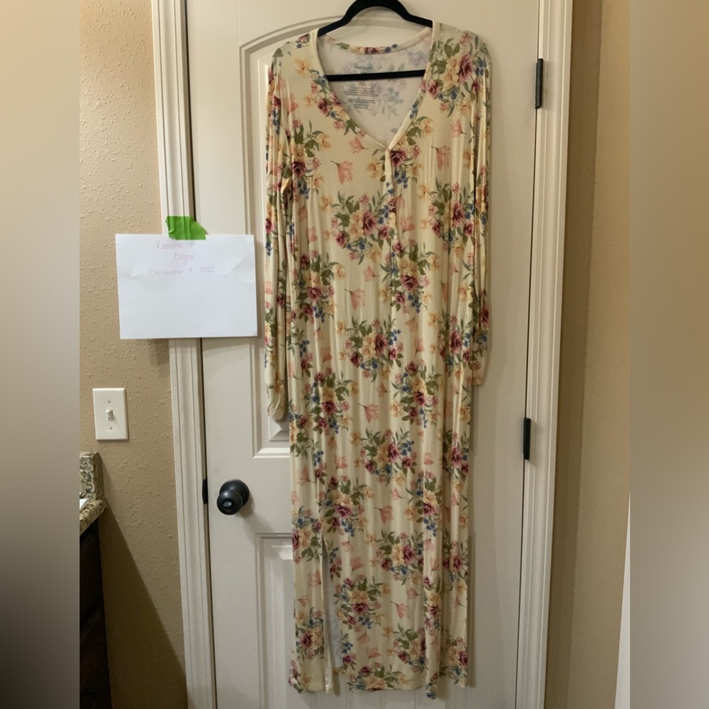 Posh Peanut womens dress size Large.
